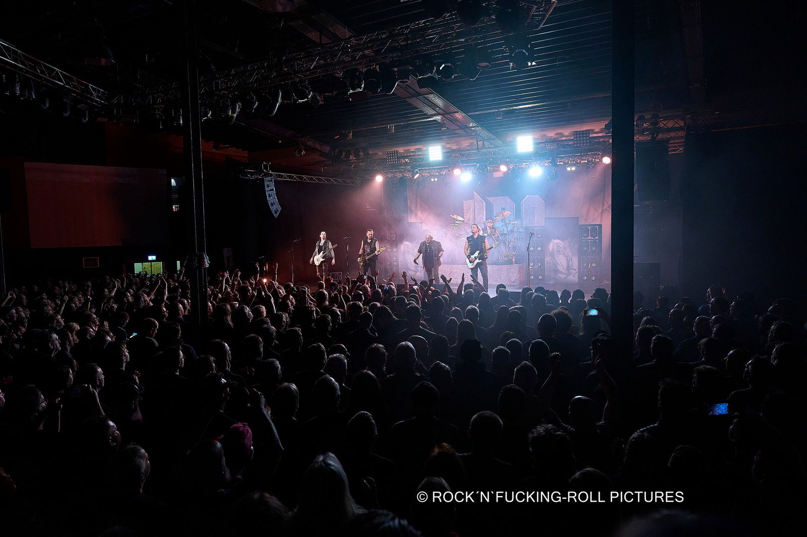 Eventhall Airport: Live-Foto des Innenraums bei Live-Event der Band U.D.O.