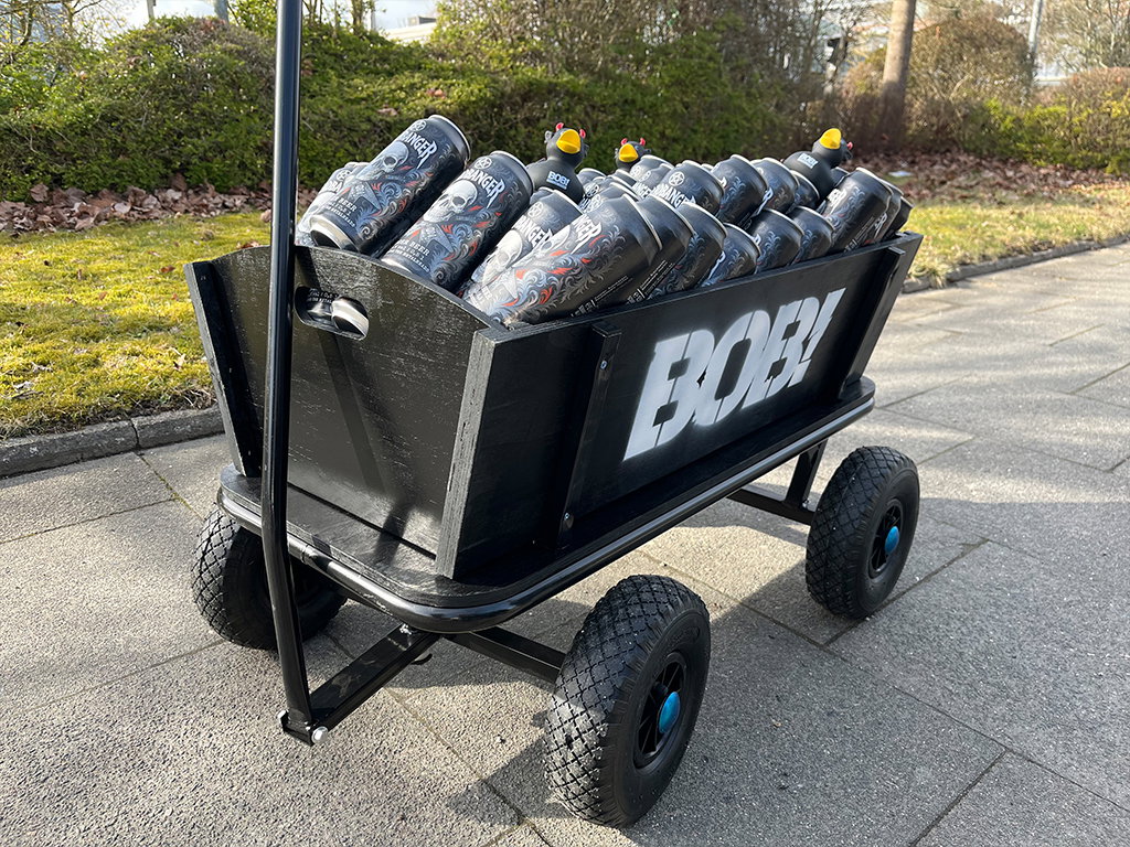 BOBs Bollerwagen – gefüllt mit HEADBANGER Bier