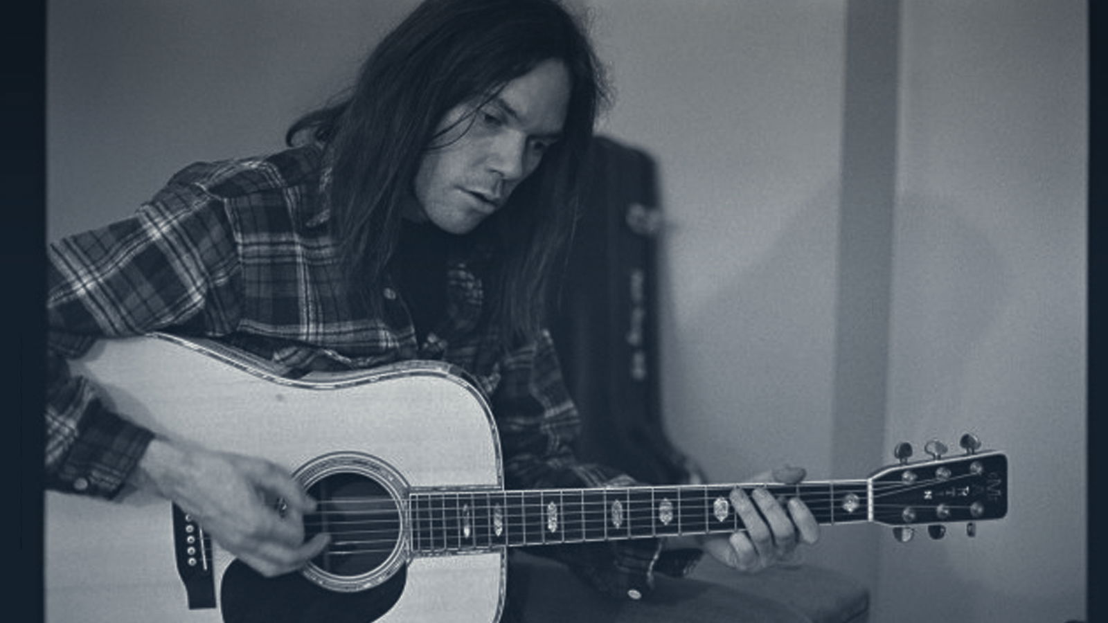 BOB_Neil Young_16-9