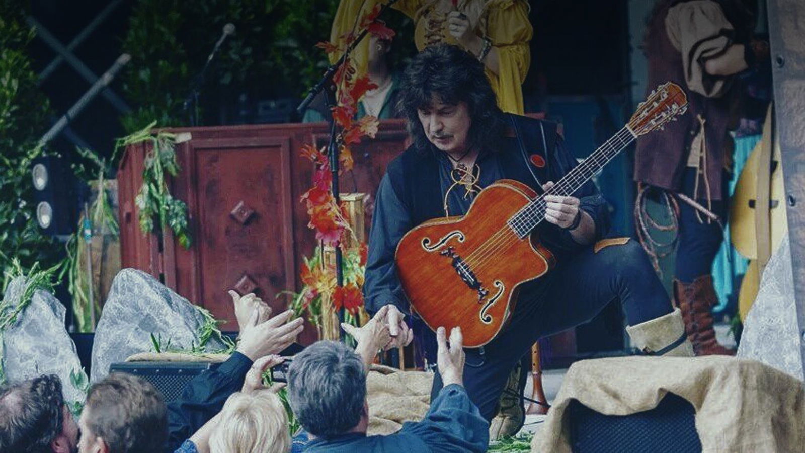 BOB_Ritchie Blackmore_16-9.jpg