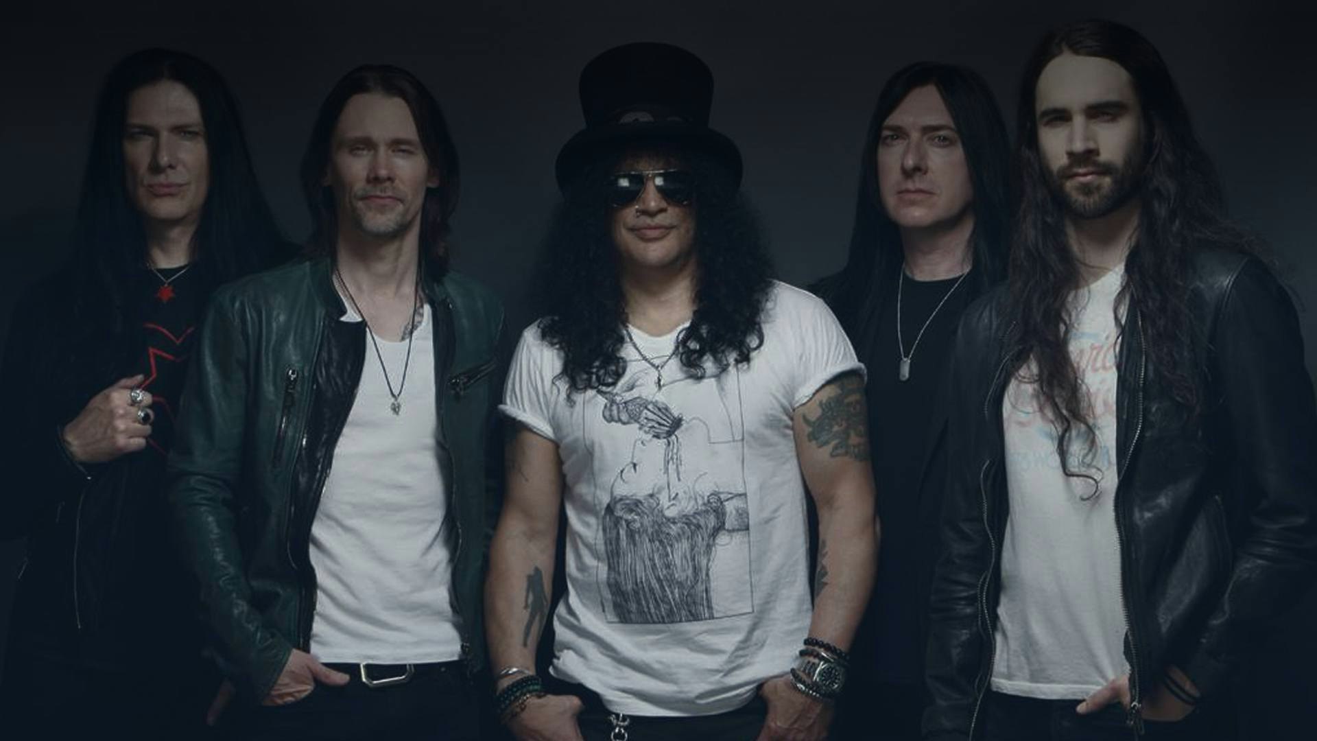 Slash Previews 'Living the Dream Tour' Project With New Video