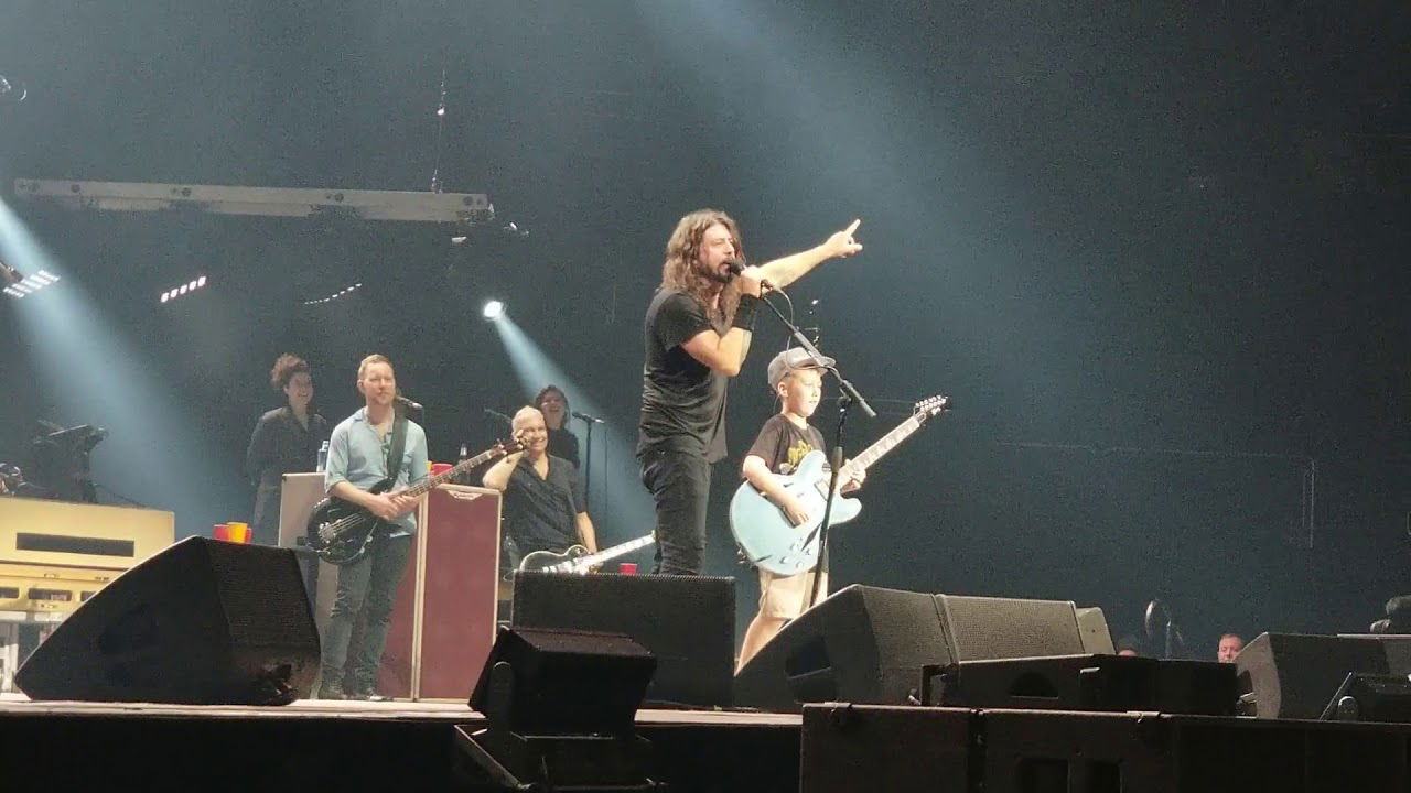 Foo Fighters cover Enter Sandman w/ 10 year old LIVE KC