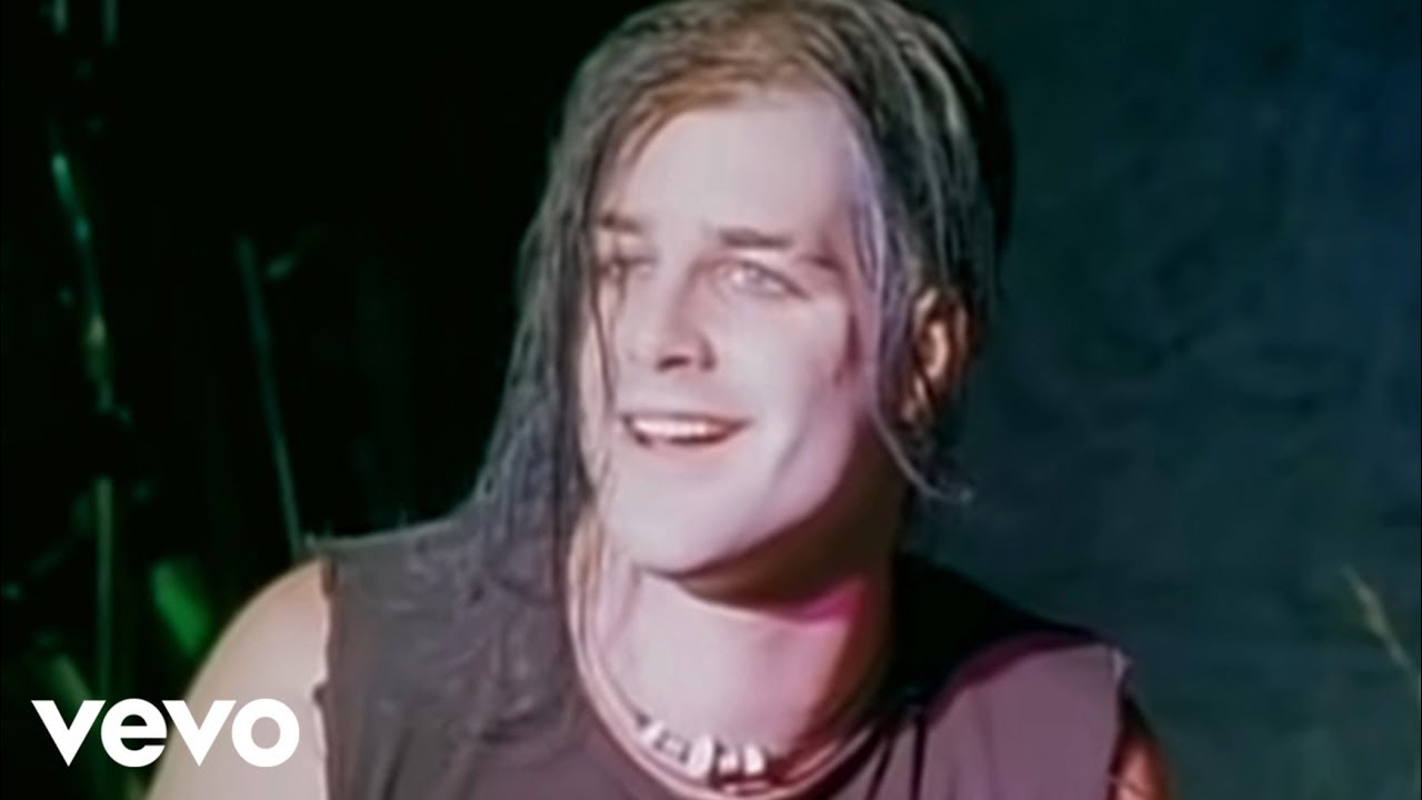 Misfits - Dig Up Her Bones (Official Video)