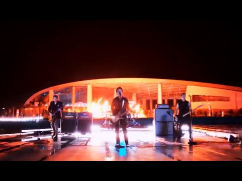 GREEN DAY - "Still Breathing" | "Holiday" |  "Basket Case" - [NFL Honors 2021]