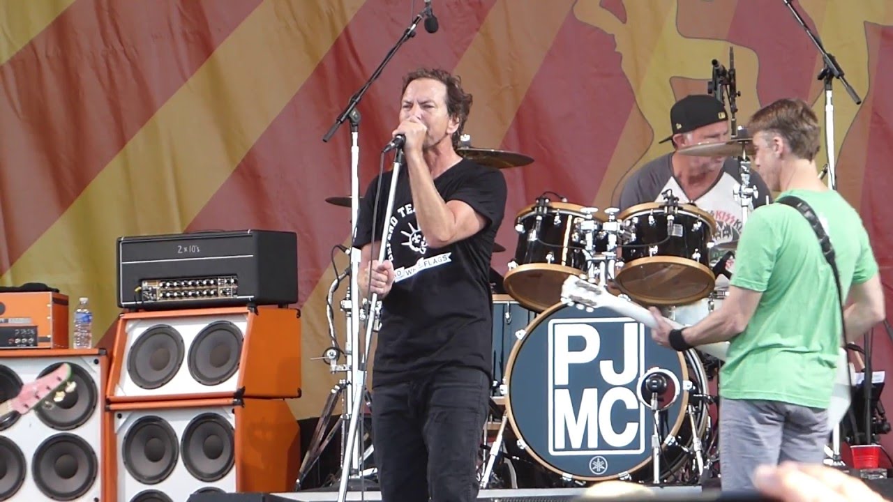 Pearl Jam - Rockin' in the Free World [Neil Young cover] (Jazz Fest 04.23.16) HD