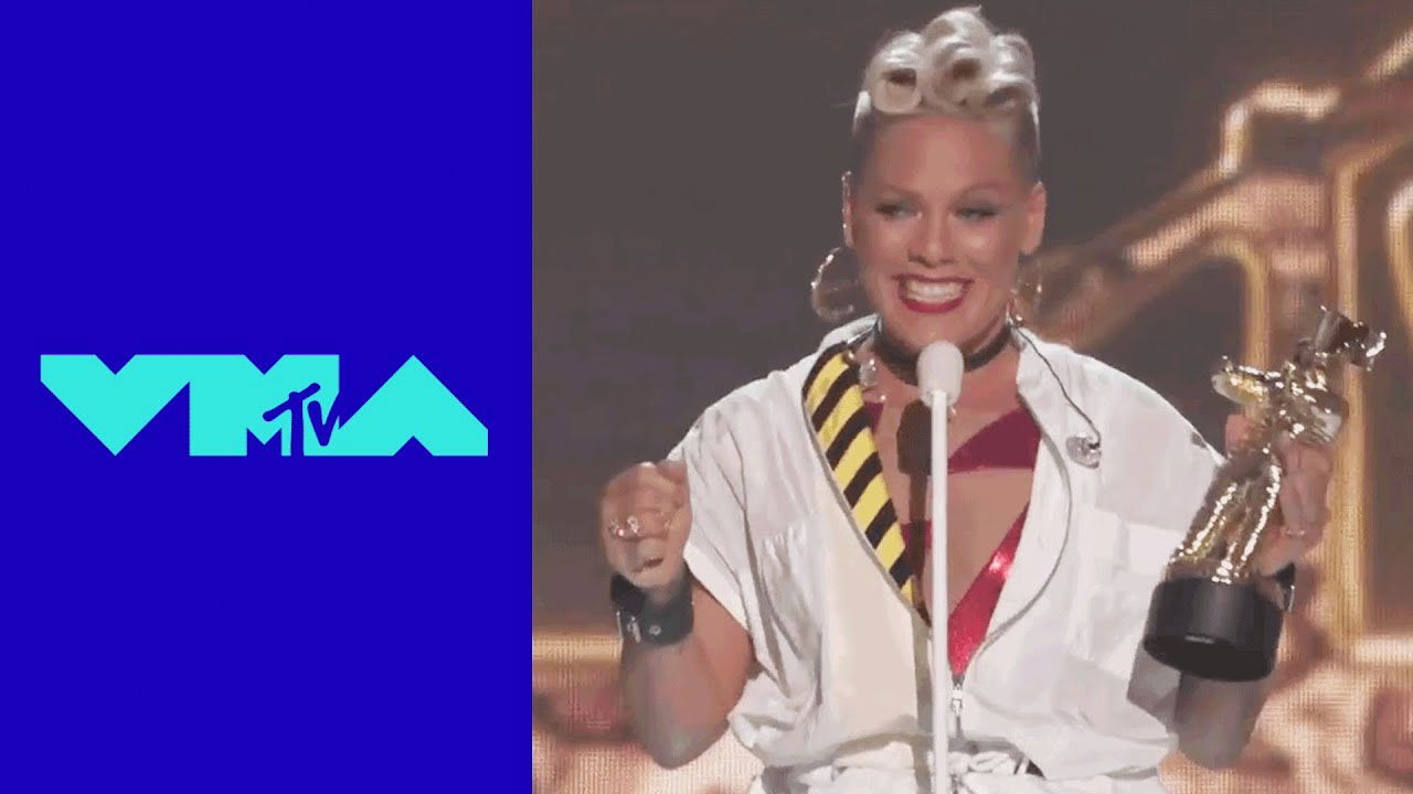 P!nk Accepts the 'Michael Jackson Video Vanguard Award' | 2017 VMAs | MTV