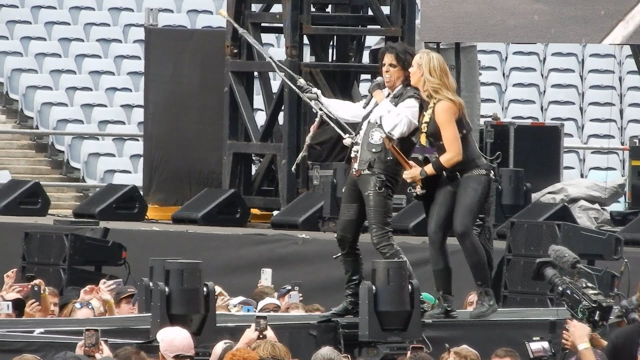 Fire Fight Australia - Alice Cooper [Fancam]