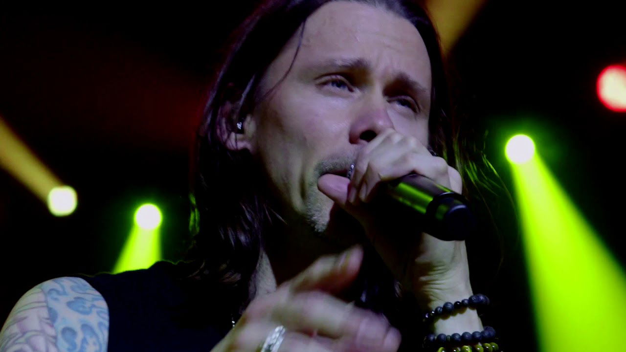 Slash ft  Myles Kennedy & The Conspirators - "Mind Your Manners" Official Music Video