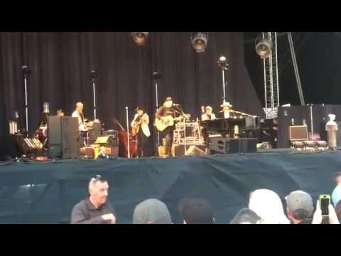 Bob Dylan and Neil Young Duet - Will the Circle be Unbroken (Kilkenny 14/07/19)